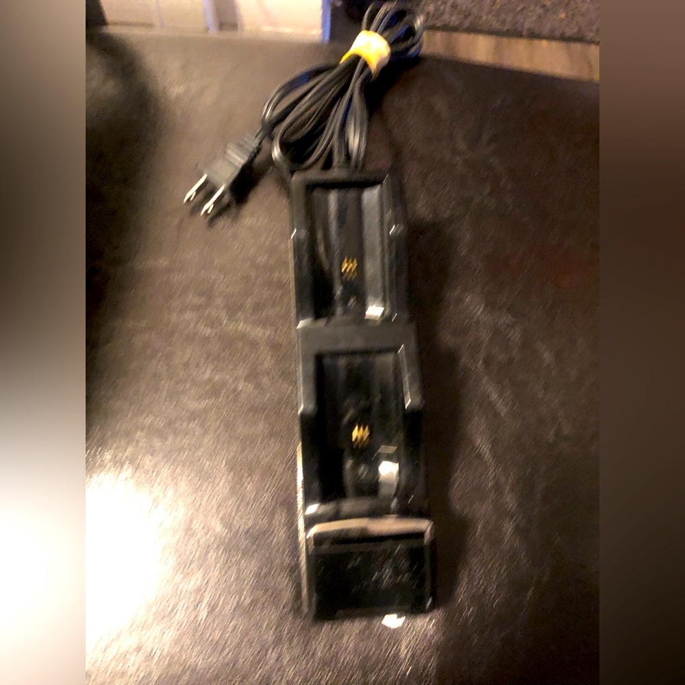 Nyko Black Charge Base 86074-M27 Battery Charger For Xbox 360 2 Controller Base